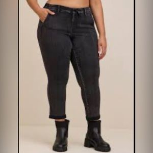 FINAL DISCOUNT ‼️LOWEST PRICE‼️ WORN ONCE! LIKE NEW Torrid Jeans